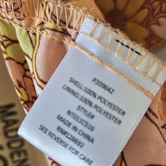 NWT Madden NYC Junior's Cropped Back Tie Top with Blouson Sleeves - Picture 8 of 9